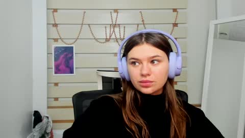 Monika online show from February 8, 1:44 pm