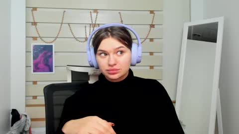 Monika online show from February 9, 1:03 pm