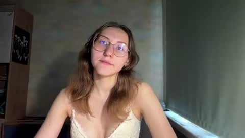 Mia online show from June 17, 1:34 pm