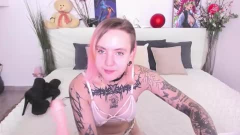 monikalowww online show from September 24, 10:07 am