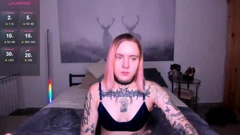 monikalowww online show from October 22, 10:15 am