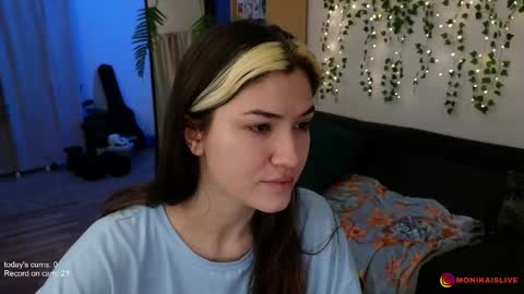 Snapshot of monikavenom chatting on February 8, 5:22 am Monika online show from February 8, 5:22 am