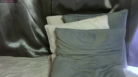 Snapshot of monique_a chatting on February 1, 4:00 pm Ask me online show from February 1, 4:00 pm