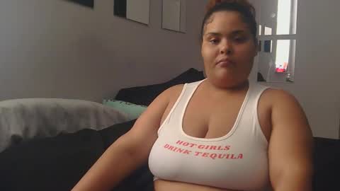 Snapshot of moniqueandpapi chatting on April 24, 6:43 pm Moniquelalatina online show from April 24, 6:43 pm