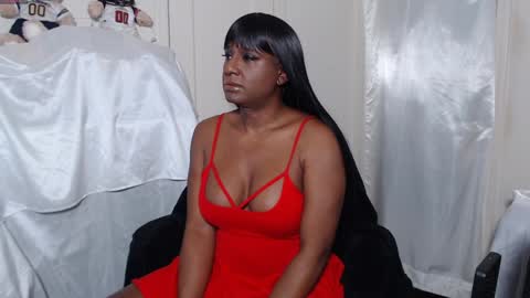 Snapshot of moniquemiles chatting on December 29, 3:22 am Monique Miles online show from December 29, 3:22 am