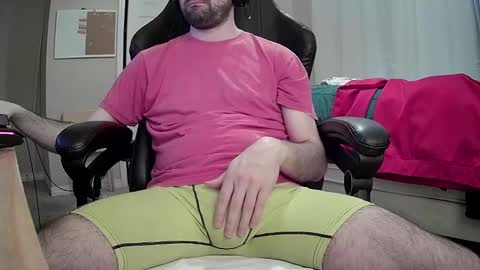 Snapshot of monkey_4u chatting on February 21, 8:49 pm monkey_4u online show from February 21, 8:49 pm