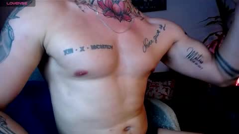 Snapshot of monnojones chatting on December 7, 2:31 am monnojones online show from December 7, 2:31 am