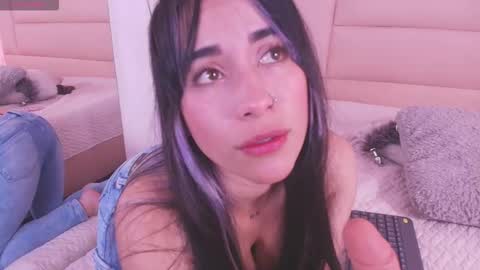 Snapshot of monserrat_towers chatting on December 16, 2:00 pm Adriana online show from December 16, 2:00 pm