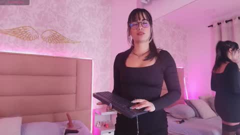 Snapshot of monserrat_towers chatting on January 6, 1:04 pm Adriana online show from January 6, 1:04 pm