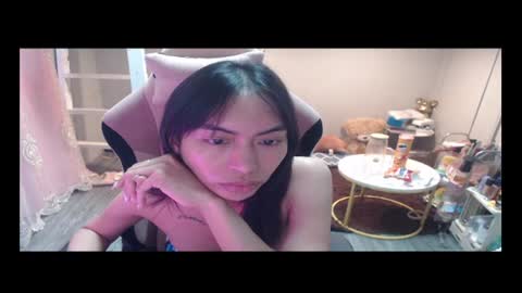 ELYSE A SIMPLE GIRL online show from March 3, 9:15 am