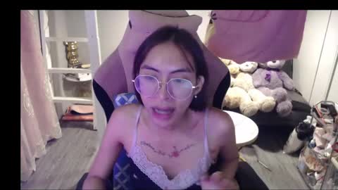 ELYSE A SIMPLE GIRL online show from June 4, 9:04 am