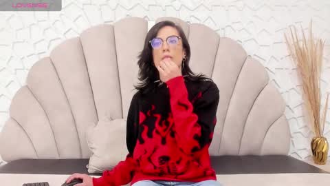 Snapshot of monsterhole91 chatting on December 9, 7:18 pm Linda Darling online show from December 9, 7:18 pm