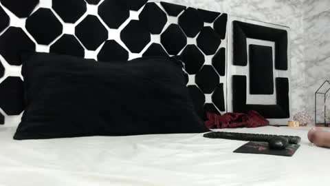 Snapshot of monsterhole91 chatting on February 18, 1:32 am Linda Darling online show from February 18, 1:32 am