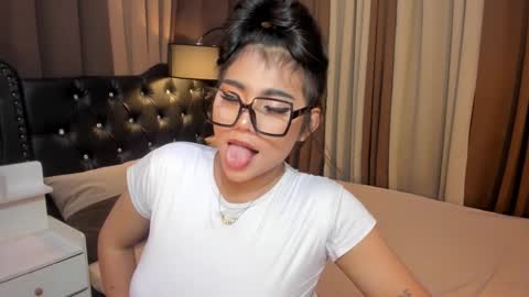 Snapshot of monstrouscockdivaontop chatting on January 15, 11:19 pm Ruthie online show from January 15, 11:19 pm