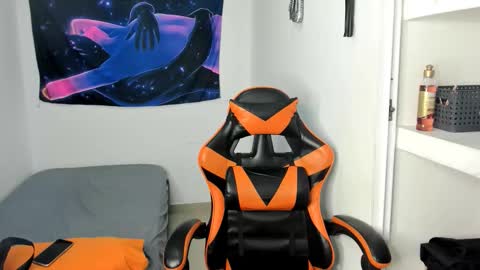 Snapshot of montes_juan chatting on October 6, 7:11 pm montes_juan online show from October 6, 7:11 pm