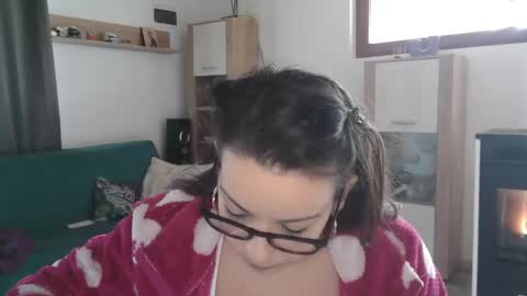 Snapshot of montserrat123 chatting on February 6, 10:37 am Monse online show from February 6, 10:37 am