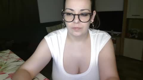 Snapshot of montserrat123 chatting on February 6, 7:40 pm Monse online show from February 6, 7:40 pm