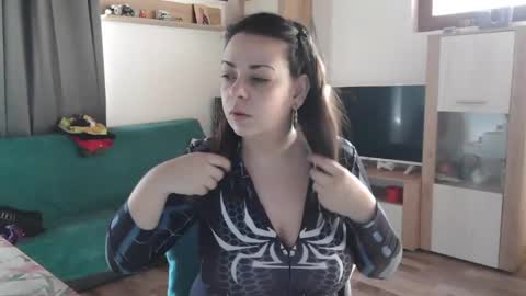 Snapshot of montserrat123 chatting on February 11, 7:54 am Monse online show from February 11, 7:54 am