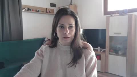 Snapshot of montserrat123 chatting on February 11, 10:59 am Monse online show from February 11, 10:59 am