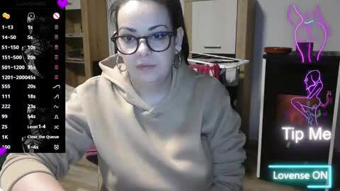 Snapshot of montserrat123 chatting on February 13, 4:07 pm Monse online show from February 13, 4:07 pm