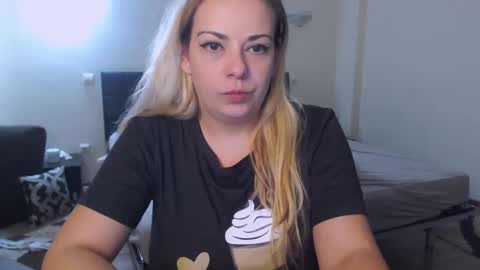 Snapshot of montserrat123 chatting on September 26, 8:24 pm Monse online show from September 26, 8:24 pm