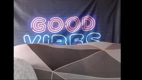 Snapshot of mood_us chatting on February 23, 8:12 am im Model Independent you can support me with a followtip and thumbs up please its important for you online show from February 23, 8:12 am