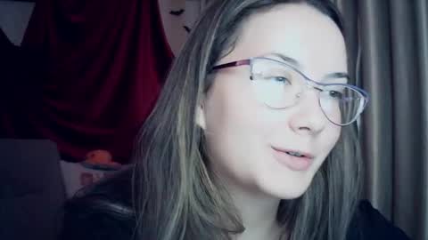 moodiemira online show from November 12, 7:03 pm