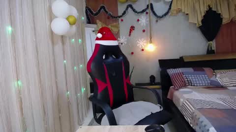 moon_and_fire_ online show from December 4, 4:44 am