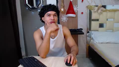 moon_and_fire_ online show from December 16, 4:50 am