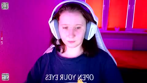 Snapshot of moon_avengers chatting on February 6, 9:01 am Lola online show from February 6, 9:01 am