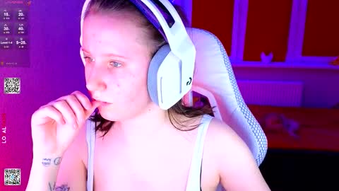 Snapshot of moon_avengers chatting on February 18, 5:20 pm Lola online show from February 18, 5:20 pm