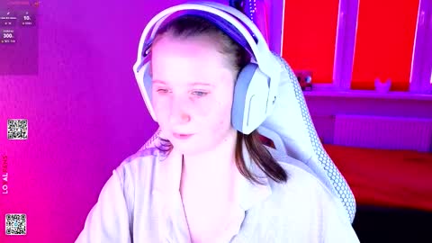 Snapshot of moon_avengers chatting on March 4, 12:11 pm Lola online show from March 4, 12:11 pm