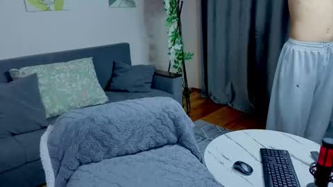 Felix and Maddy online show from November 22, 1:21 pm