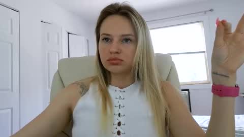 moon_light_girl online show from June 9, 7:25 pm