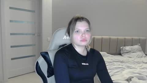 Snapshot of moon_lili chatting on March 21, 1:37 pm moon_lili online show from March 21, 1:37 pm