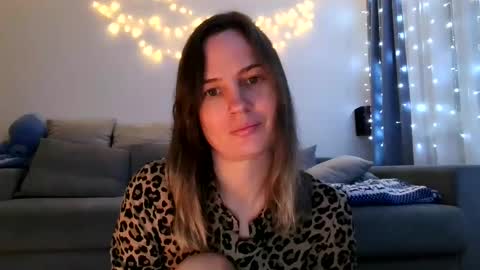 moon_lilithx online show from December 4, 6:39 pm