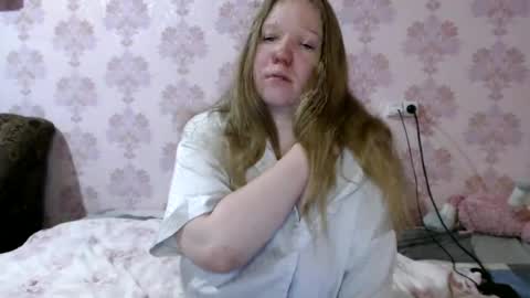 Snapshot of moon_linght000 chatting on June 14, 3:03 pm moon_linght000 online show from June 14, 3:03 pm