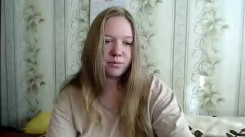 Snapshot of moon_linght000 chatting on July 13, 2:03 am moon_linght000 online show from July 13, 2:03 am