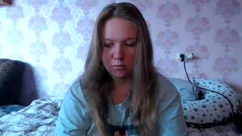 Snapshot of moon_linght000 chatting on July 22, 7:55 am moon_linght000 online show from July 22, 7:55 am