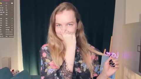 Snapshot of moon_puzzles chatting on February 8, 7:17 pm moon_puzzles online show from February 8, 7:17 pm