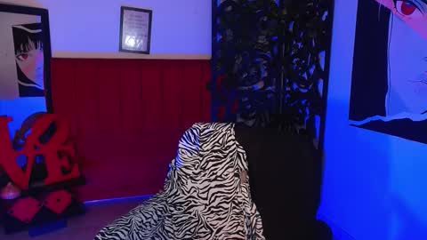 moon_sunflowers online show from September 13, 4:01 am