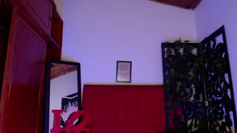 moon_sunflowers online show from October 10, 4:55 am