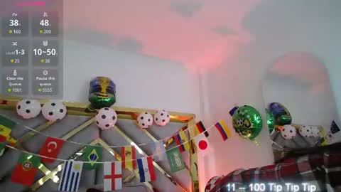 Snapshot of moon_water__ chatting on June 13, 10:24 am Moon Water online show from June 13, 10:24 am