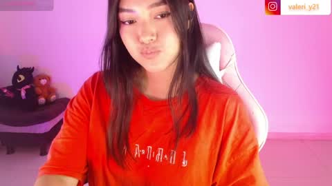 Snapshot of moonbella_bell chatting on May 5, 7:44 pm bell online show from May 5, 7:44 pm