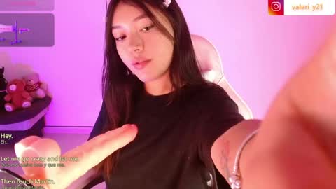 Snapshot of moonbella_bell chatting on June 1, 12:01 am bell online show from June 1, 12:01 am