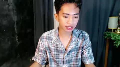 Snapshot of moonboy398577 chatting on January 8, 12:40 pm Josh online show from January 8, 12:40 pm