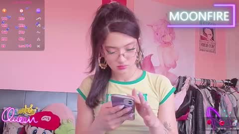 Snapshot of moonfiredance chatting on January 9, 6:42 pm Nicky online show from January 9, 6:42 pm