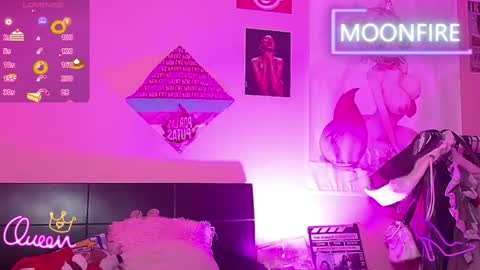 Snapshot of moonfiredance chatting on February 25, 6:01 am Nicky online show from February 25, 6:01 am