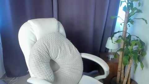 moonie_baddie31 online show from January 7, 8:00 pm