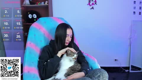 MOON  online show from January 28, 5:00 am